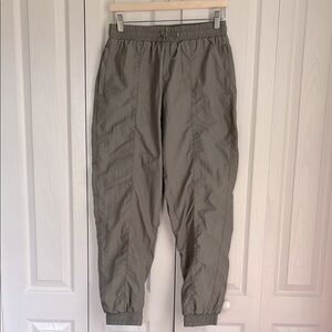 Wilo The Label Parchute Pant. Size Small. Sage Green